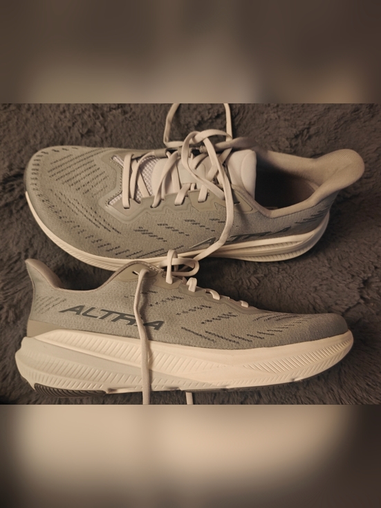 Athletic_Shoes